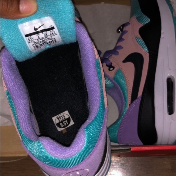 Shoes - Picture 3 of 4